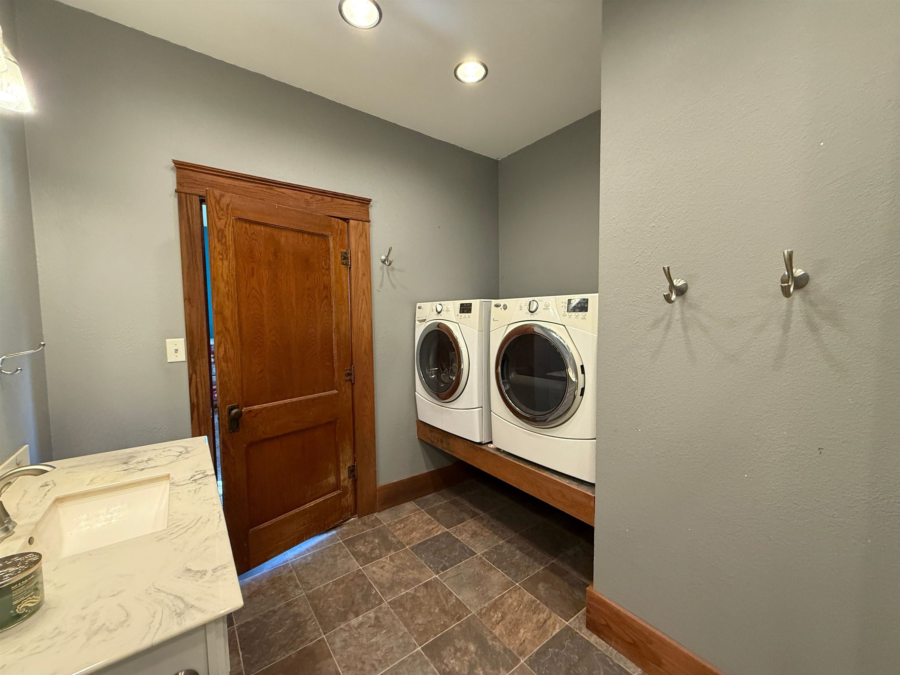 Plainview, Nebraska 68769, United States, 3 Bedrooms Bedrooms, ,3 BathroomsBathrooms,Residential,Active,239059