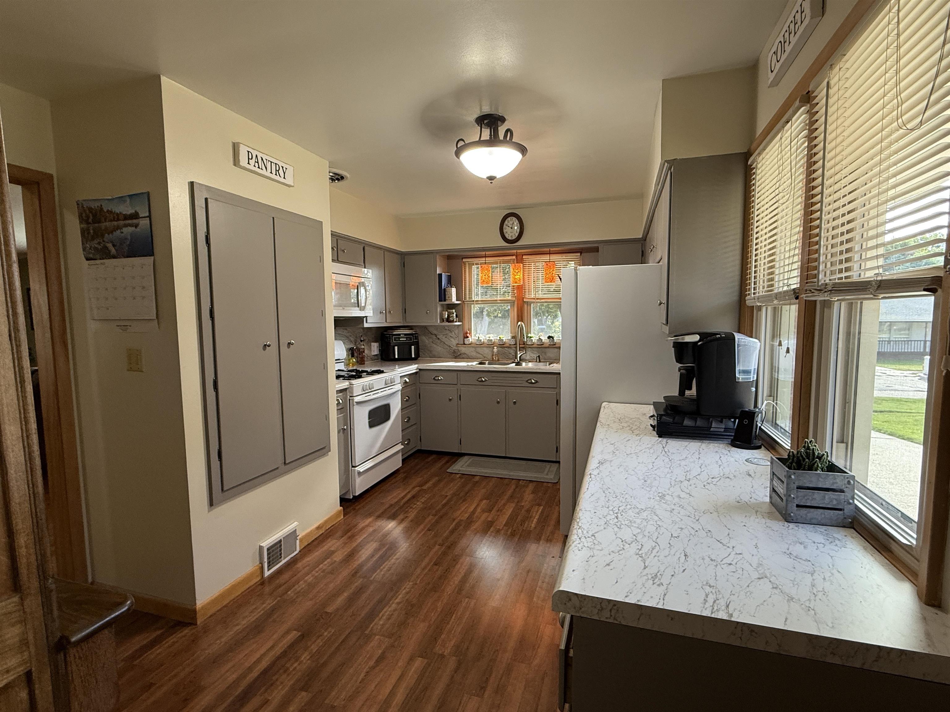 Norfolk, Nebraska 68701, United States, 3 Bedrooms Bedrooms, ,2 BathroomsBathrooms,Residential,Active,204761