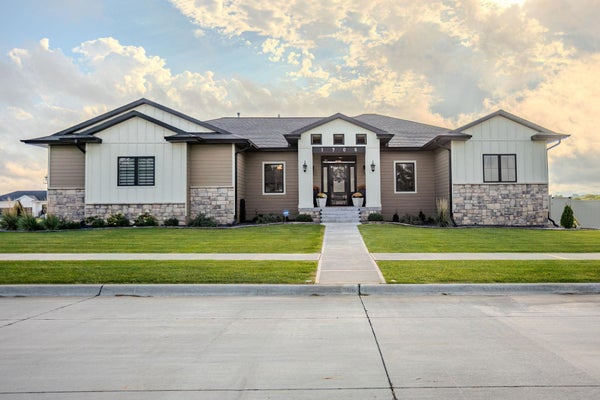 1706 STARR AVE, NORFOLK, NE 68701 - Image d559e6c60e4e7ea316366d959cab5689/1279188141