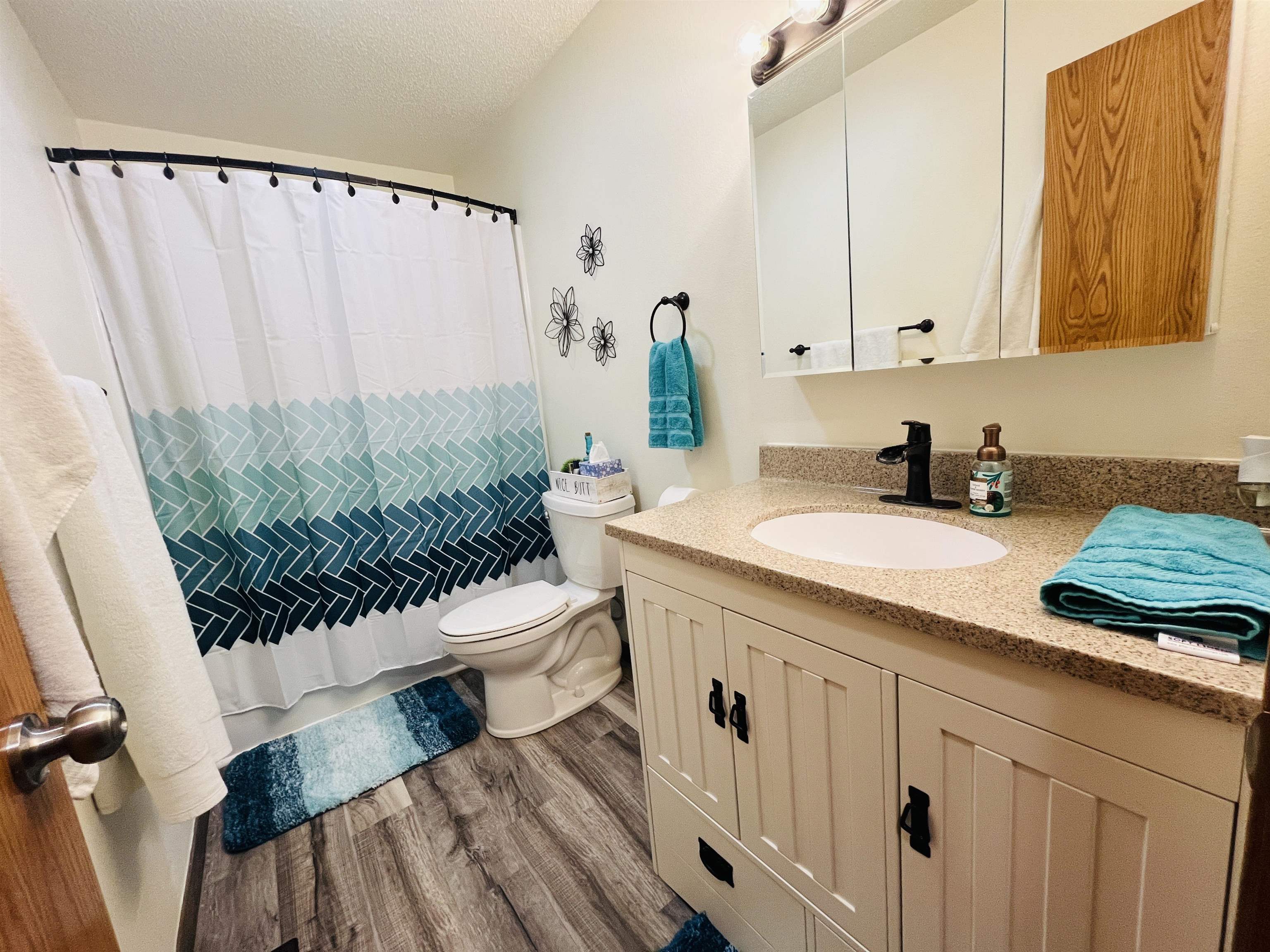 Norfolk, Nebraska 68701, United States, 3 Bedrooms Bedrooms, ,2 BathroomsBathrooms,Residential,Pending,146056