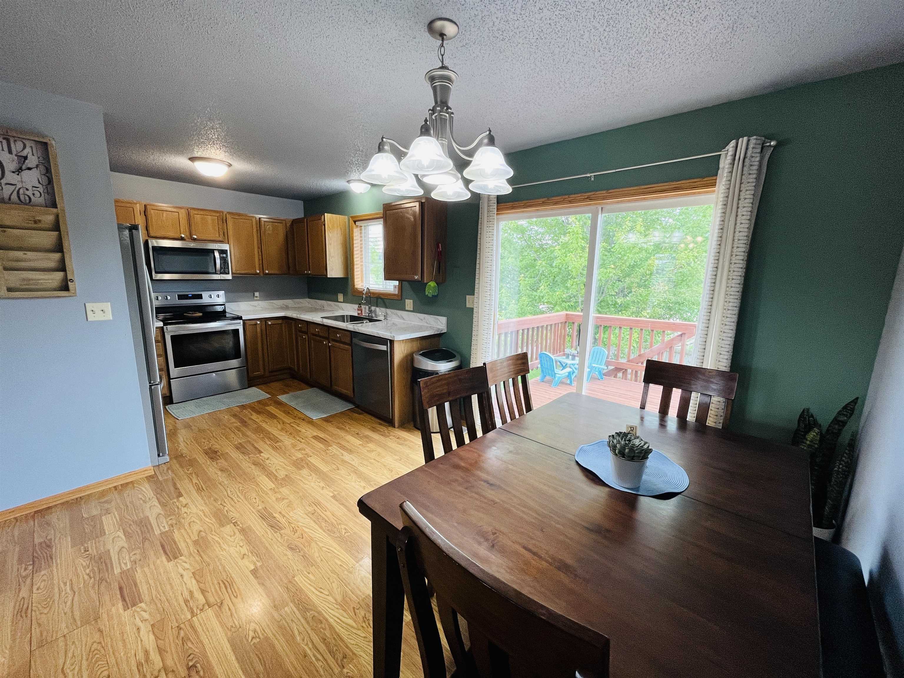 Norfolk, Nebraska 68701, United States, 3 Bedrooms Bedrooms, ,2 BathroomsBathrooms,Residential,Pending,146056