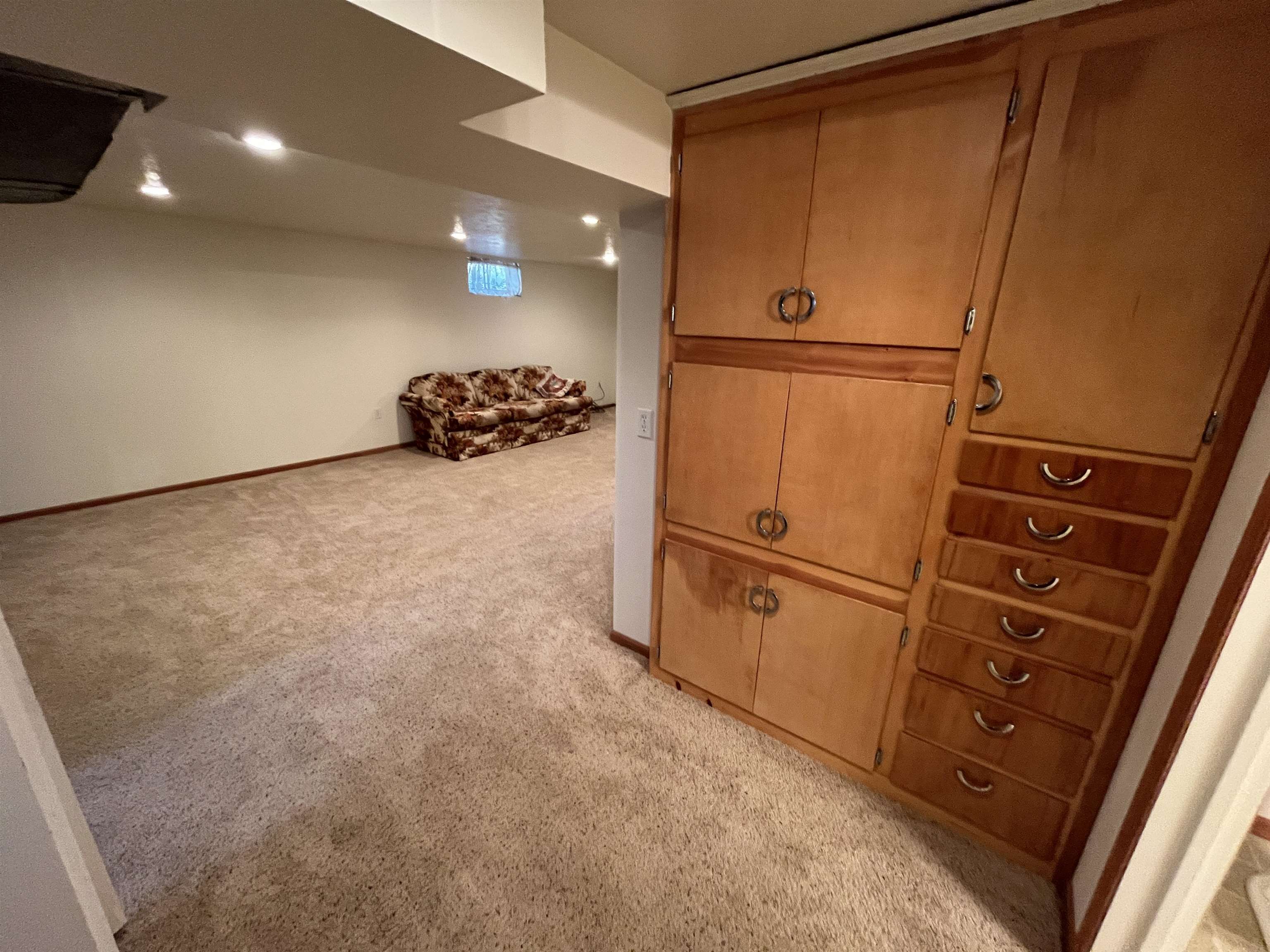 Plainview, Nebraska 68769, United States, 2 Bedrooms Bedrooms, ,2 BathroomsBathrooms,Residential,Active,235413