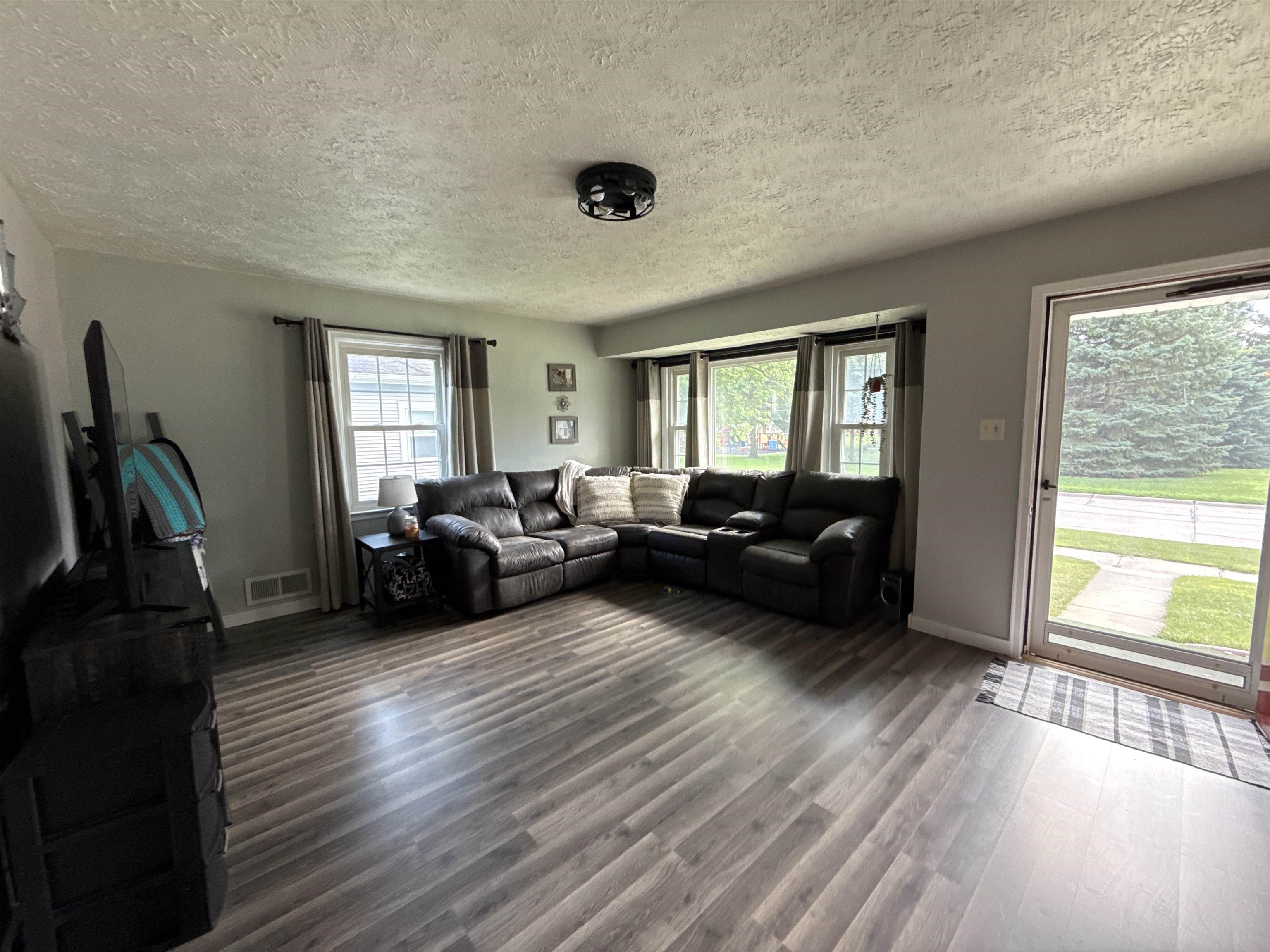 Plainview, Nebraska 68769, United States, 3 Bedrooms Bedrooms, ,3 BathroomsBathrooms,Residential,Active,170304