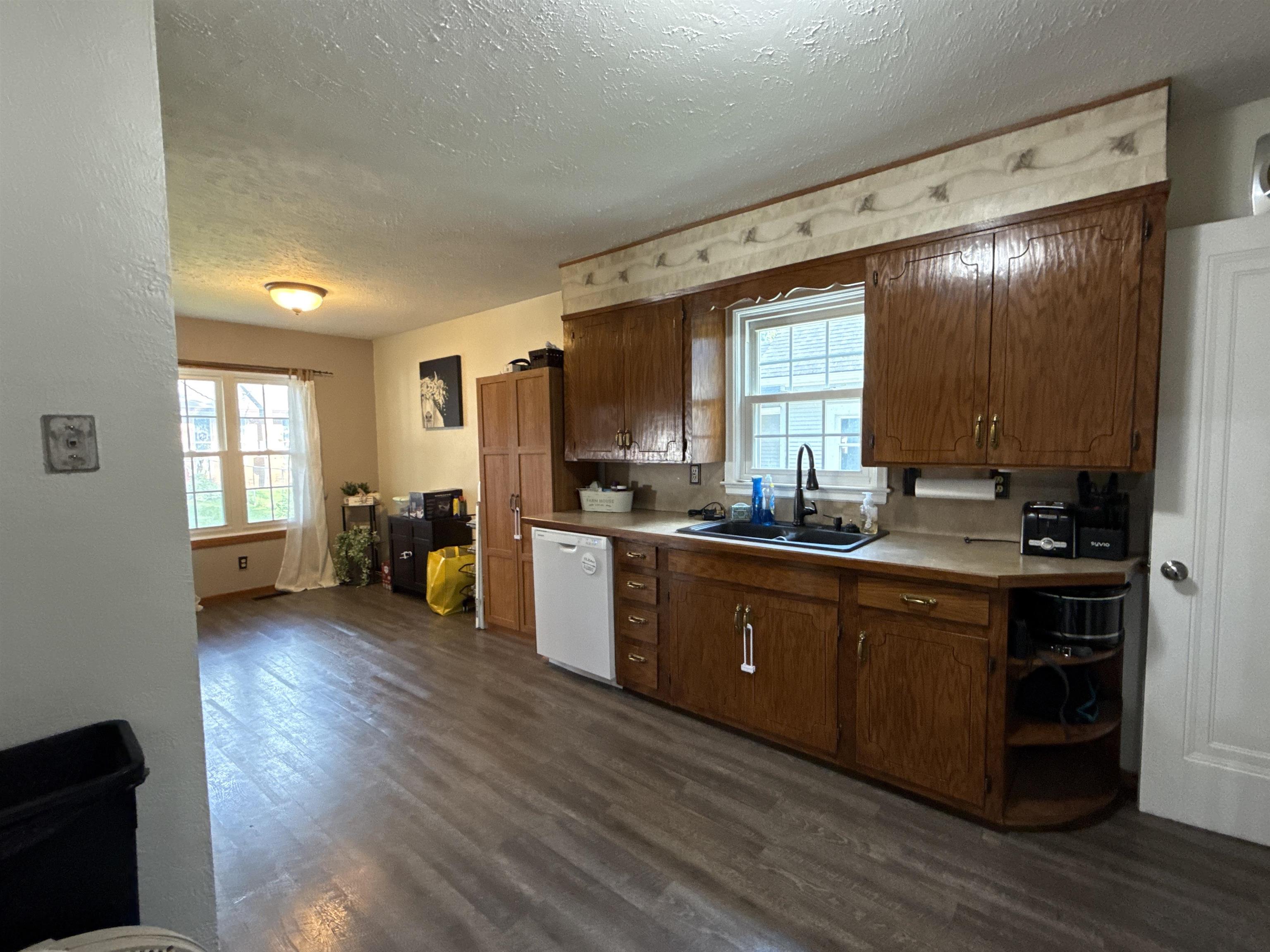 Plainview, Nebraska 68769, United States, 3 Bedrooms Bedrooms, ,3 BathroomsBathrooms,Residential,Active,170304