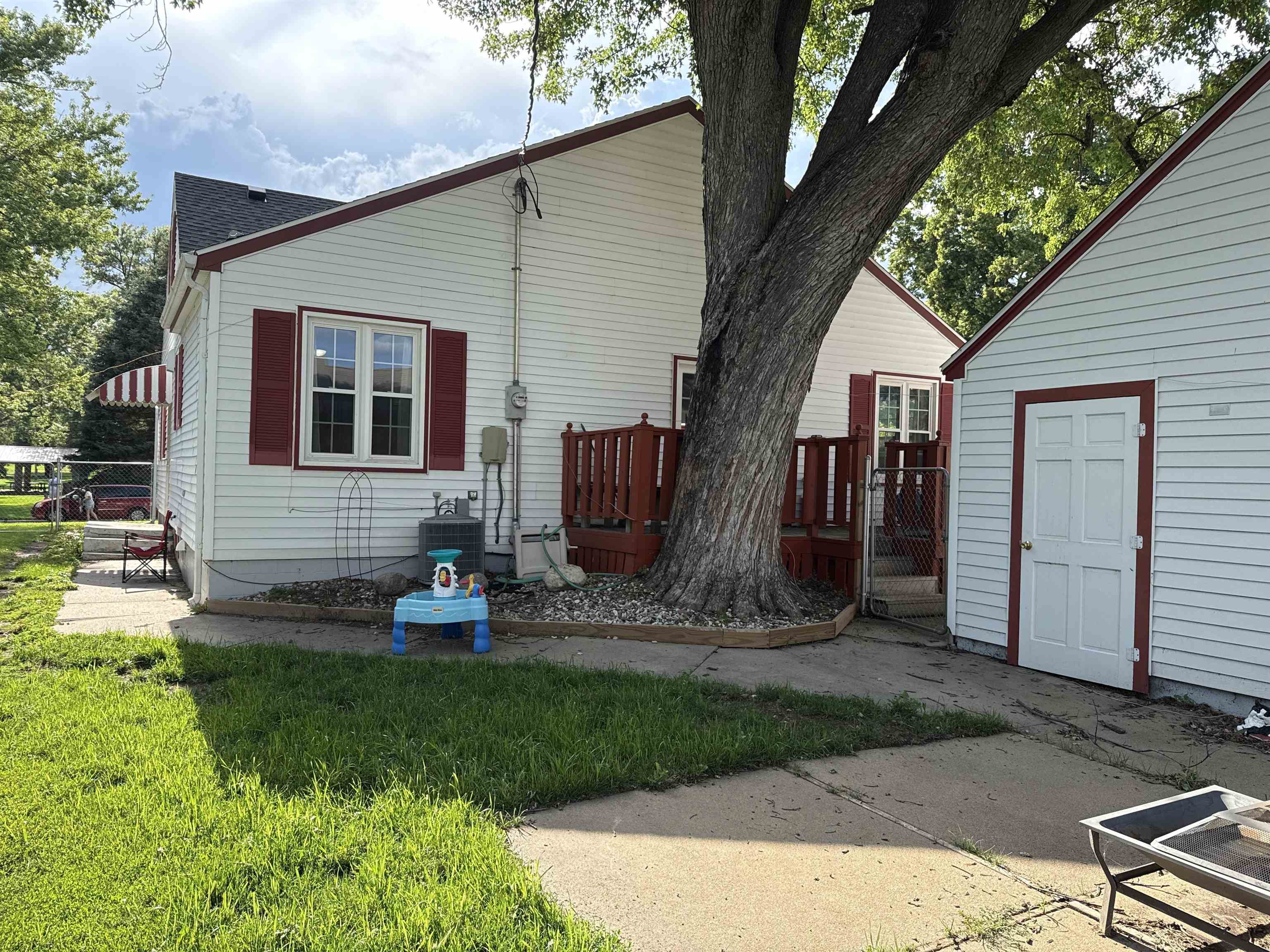 Plainview, Nebraska 68769, United States, 3 Bedrooms Bedrooms, ,3 BathroomsBathrooms,Residential,Active,170304