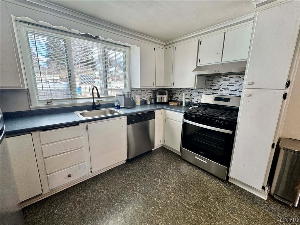 15 Woodlawn Avenue E