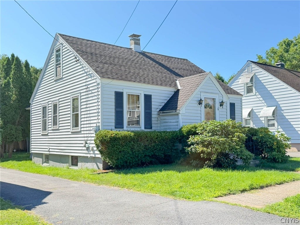Photo of 8 Dexter Street, Whitestown, NY 13492 (MLS # S1709473)