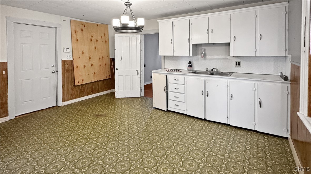 1103 Oak Street, Utica, New York image 11
