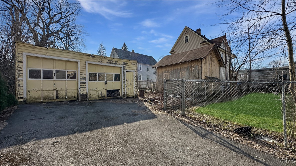 1103 Oak Street, Utica, New York image 4