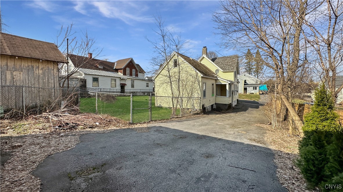 1103 Oak Street, Utica, New York image 3