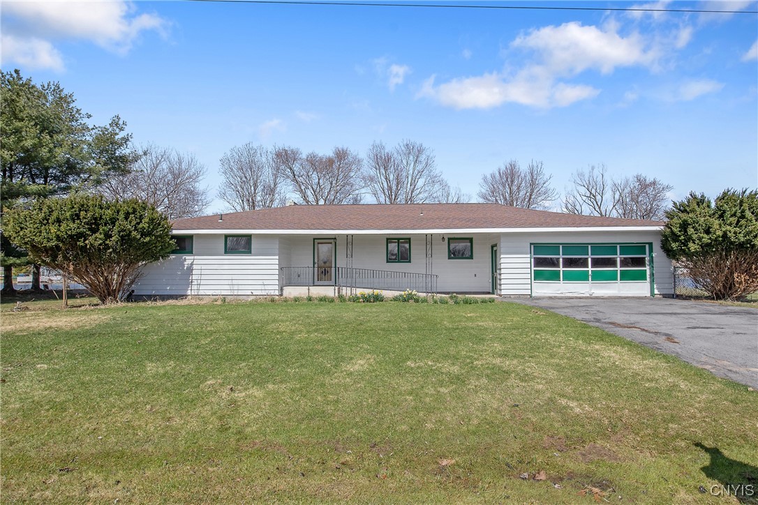 4407 Riviera Drive, Clay, New York image 2