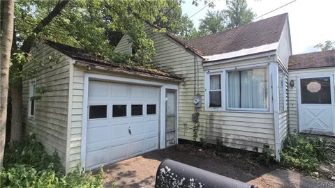 Homes For Sale - 111 Herman Drive<br/> Clay, NY 13212
