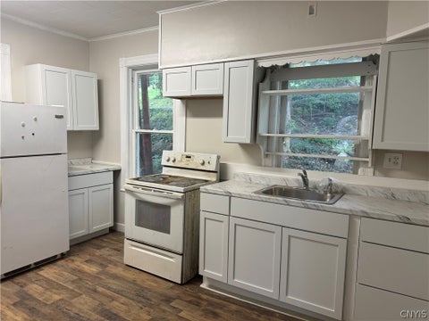 Tiny photo for 21 Monroe Street, St Johnsville, NY 13452 (MLS # S1709046)