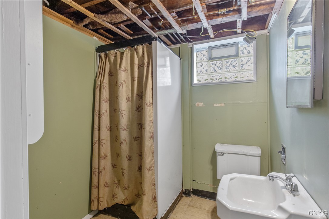 135 E Warrington Road, Syracuse, New York image 24