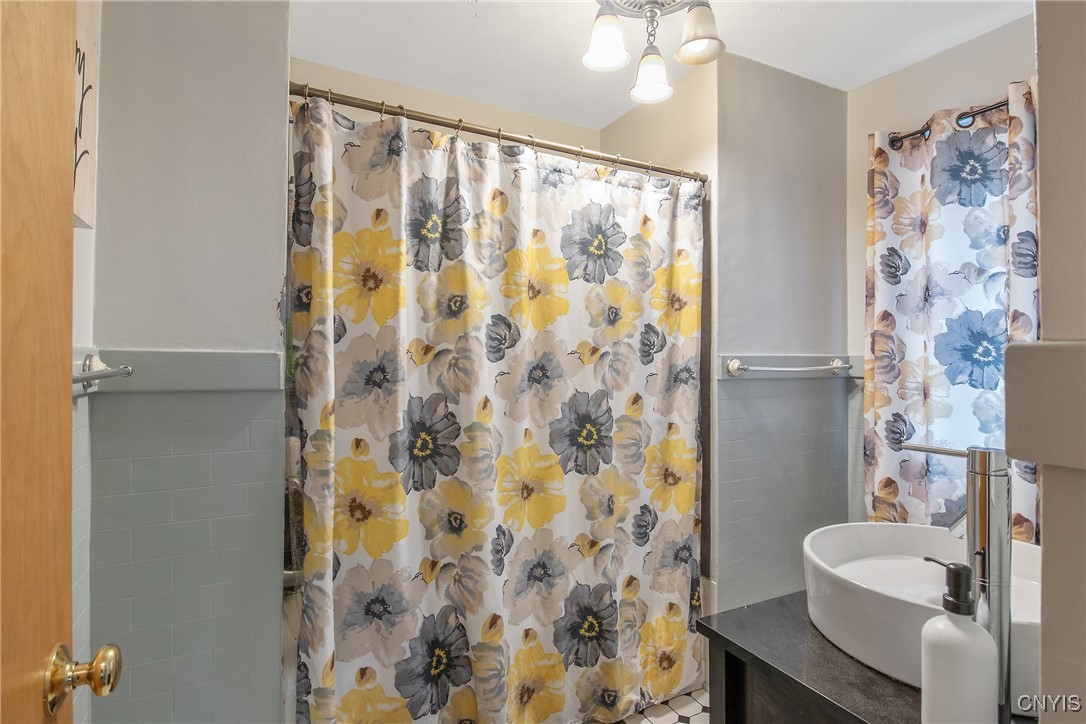 135 E Warrington Road, Syracuse, New York image 19