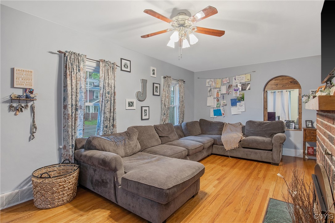 135 E Warrington Road, Syracuse, New York image 4
