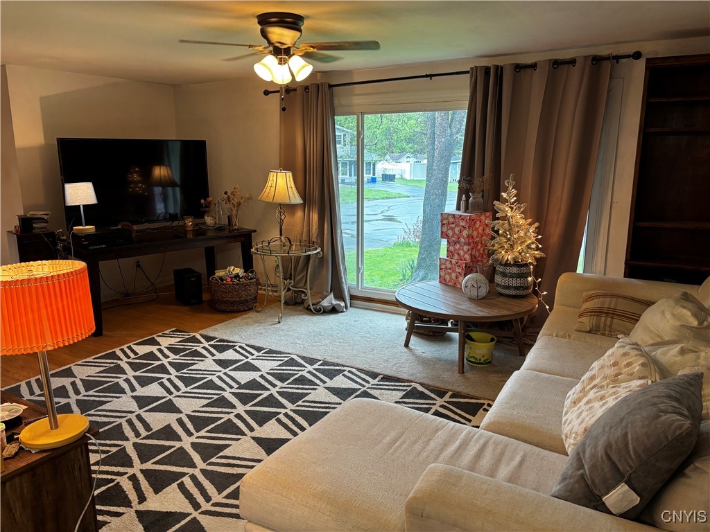 7650 Commodore Circle, Clay, New York image 8