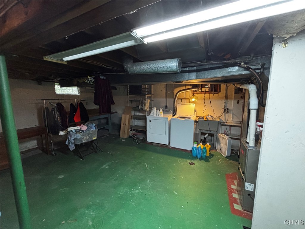 7650 Commodore Circle, Clay, New York image 13