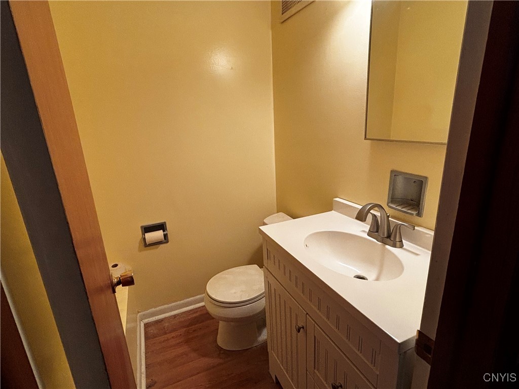 7650 Commodore Circle, Clay, New York image 5