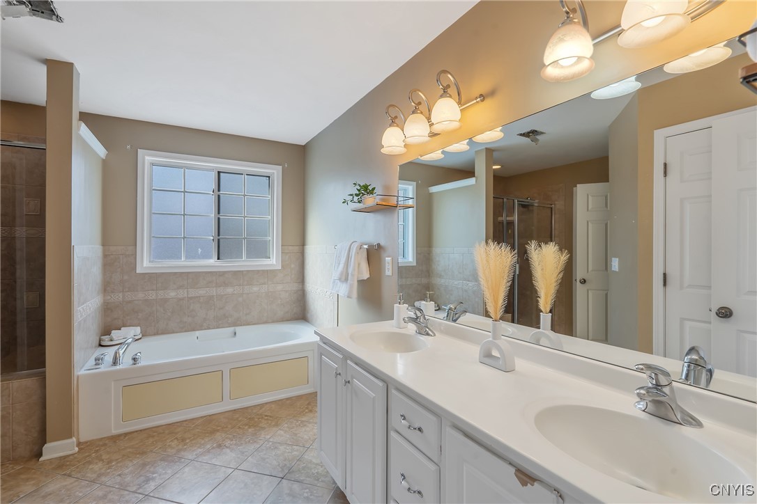8195 Trellis Brook Lane, Clay, New York image 25