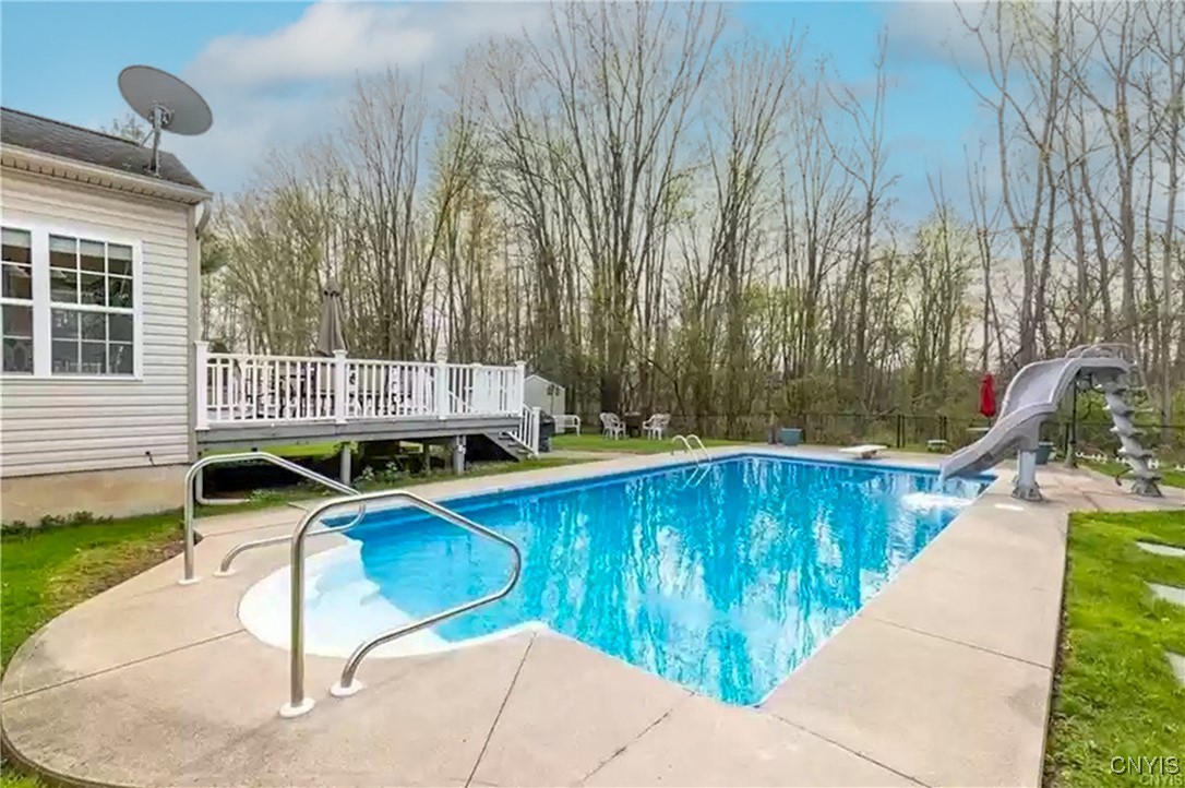 8195 Trellis Brook Lane, Clay, New York image 38