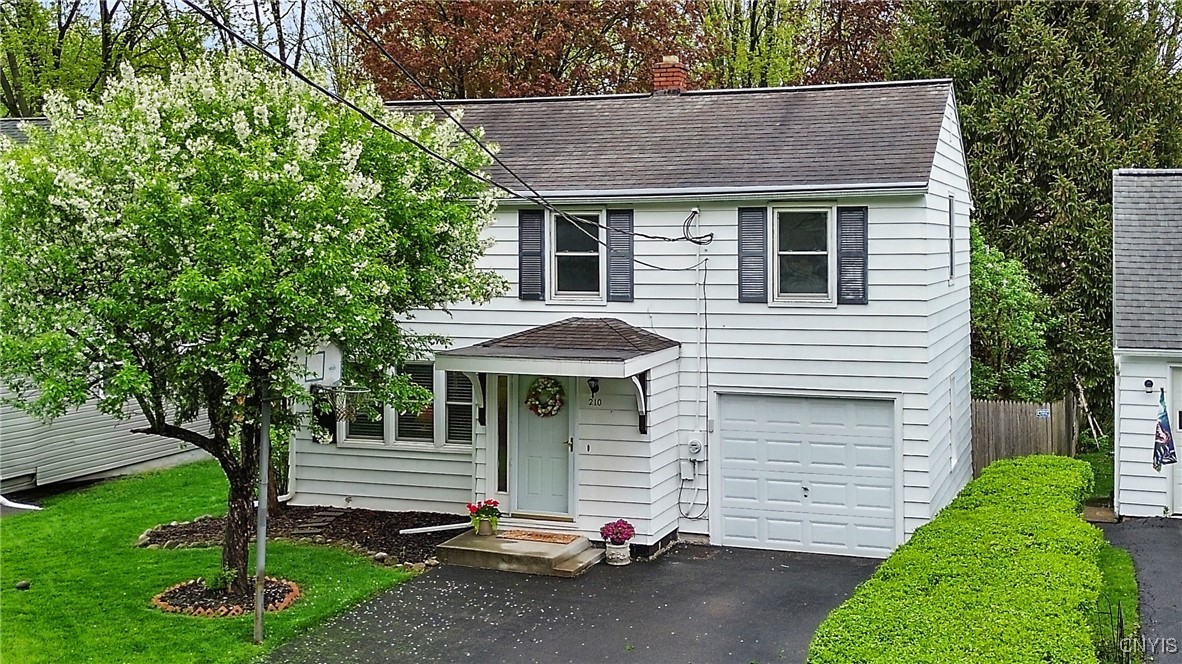 210 Hunt Drive, Manlius, New York image 1