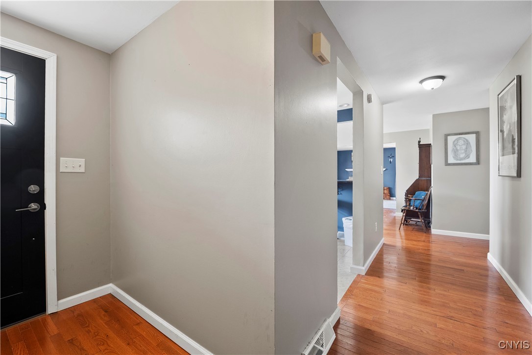 6121 Diffin Road, Cicero, New York image 3