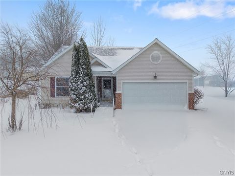 Photo of 10 Tupelo Drive, Scriba, NY 13126 (MLS # S1667813)