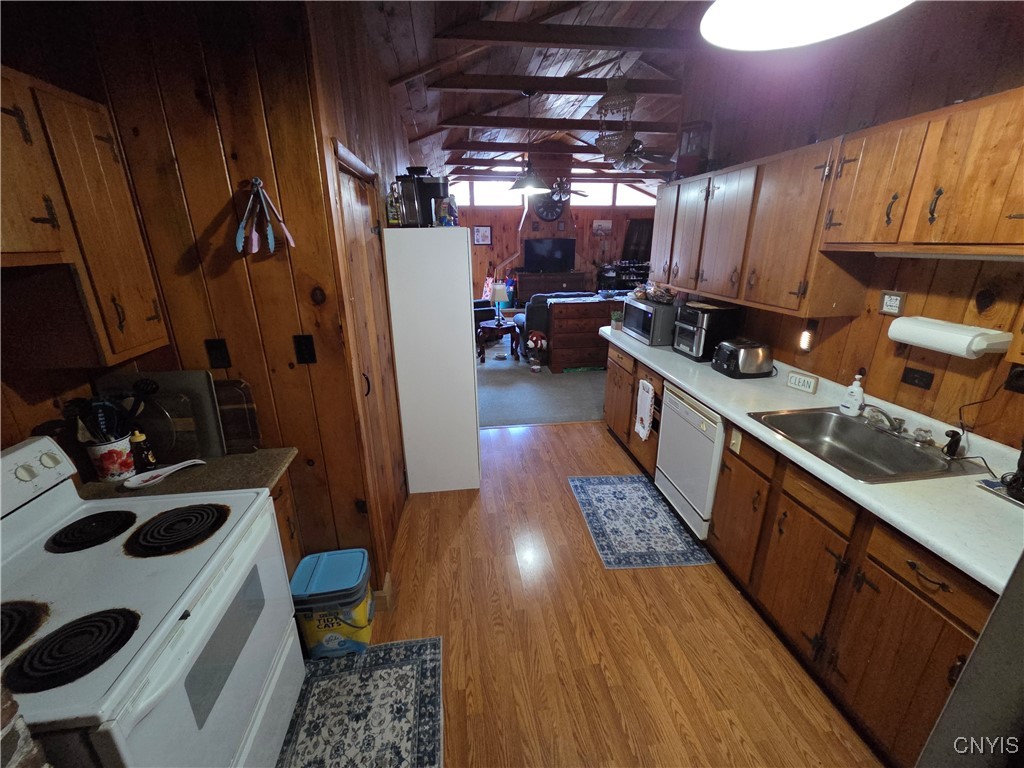 Watertown City, New York 13601, United States, 7 Bedrooms Bedrooms, ,3 BathroomsBathrooms,Residential,Active,241850