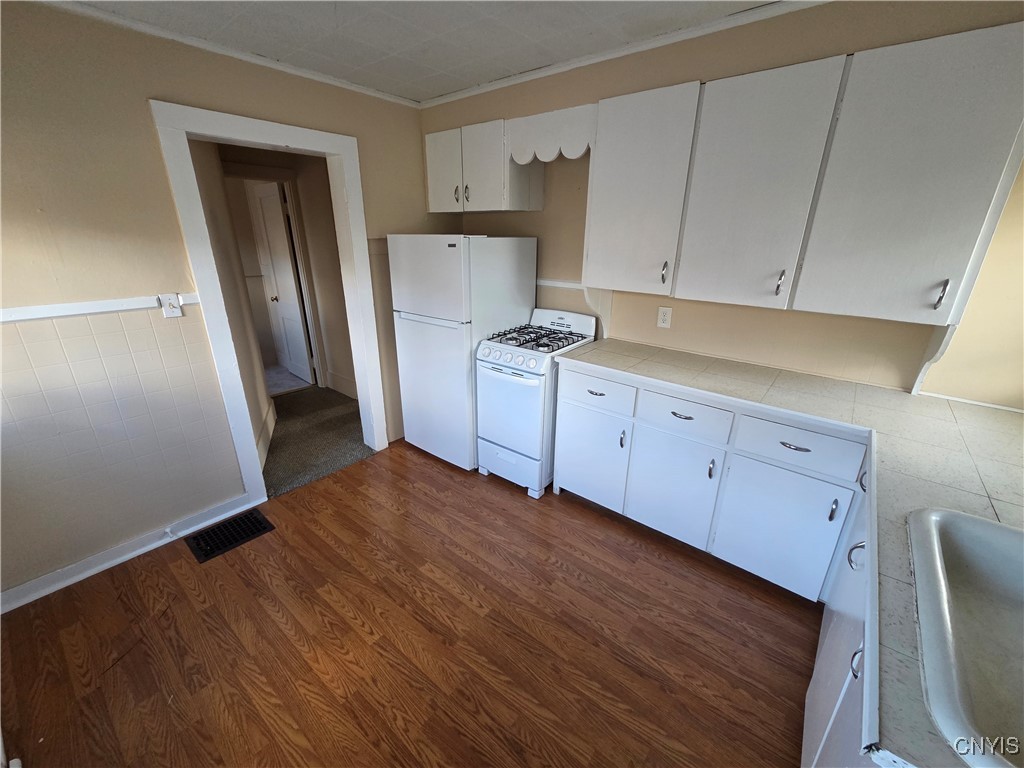 Watertown City, New York 13601, United States, 7 Bedrooms Bedrooms, ,3 BathroomsBathrooms,Residential,Active,241850