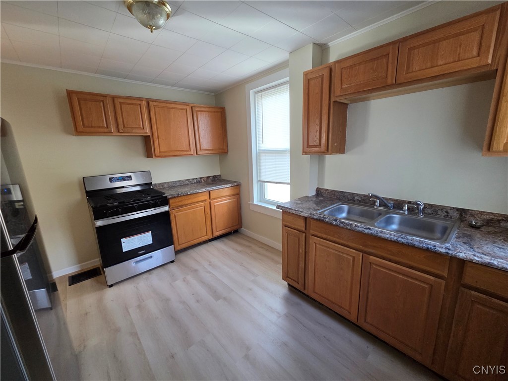 Watertown City, New York 13601, United States, 7 Bedrooms Bedrooms, ,3 BathroomsBathrooms,Residential,Active,241850