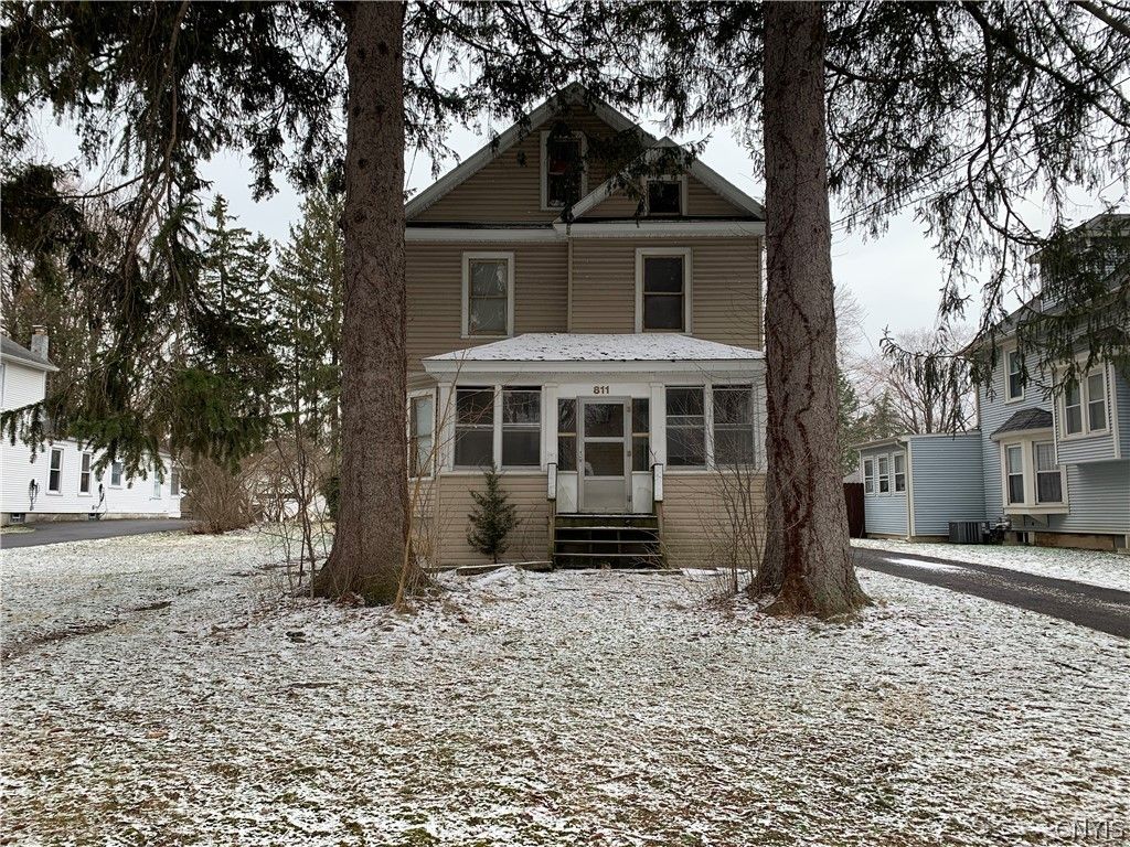 Photo of 811 Oswego St St, Salina, NY 13088 (MLS # S1666964)