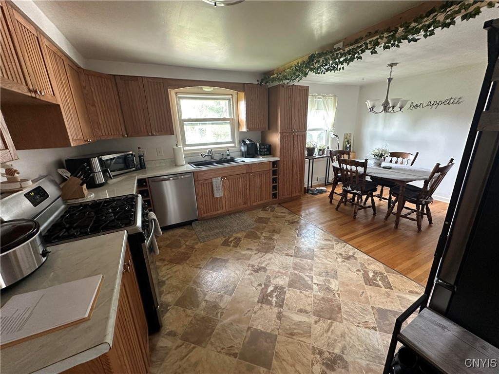 98 Hier Avenue, Clay, New York image 10