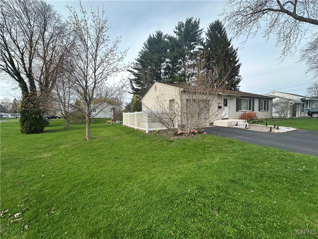 98 Hier Avenue, Clay, New York image 2