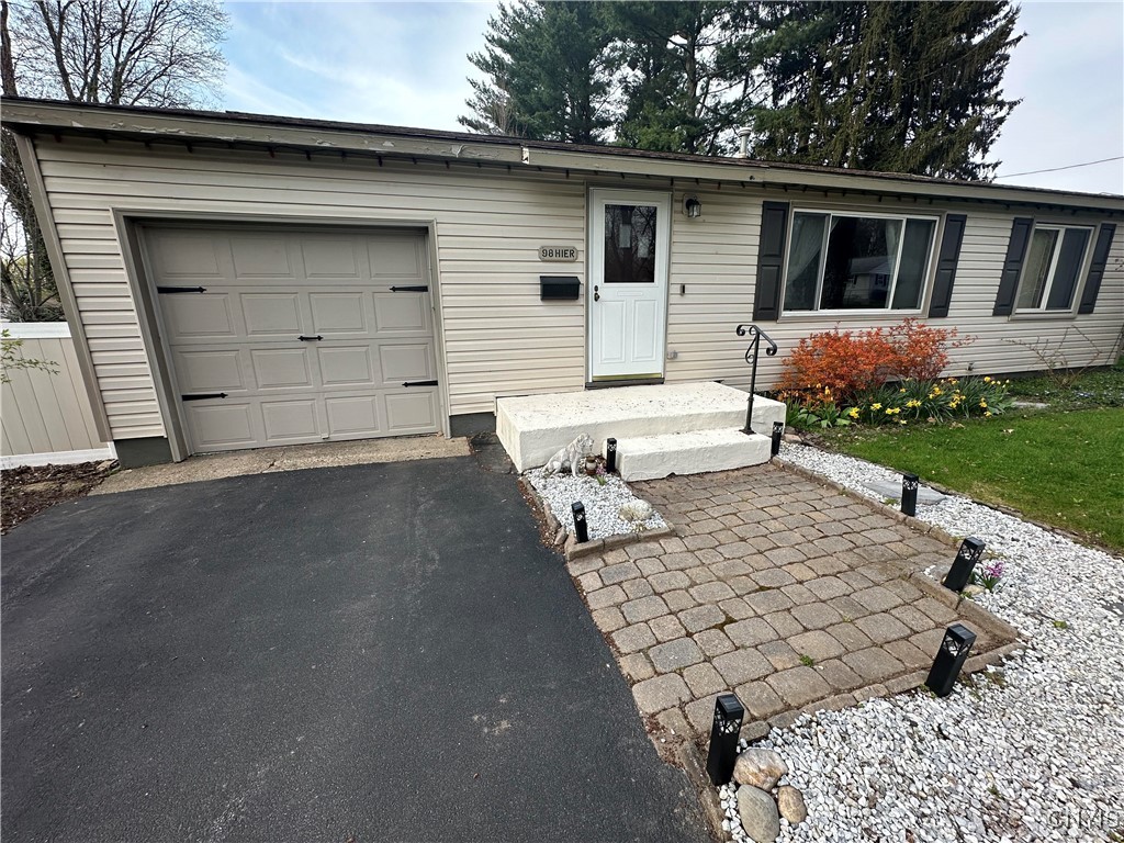 98 Hier Avenue, Clay, New York image 3
