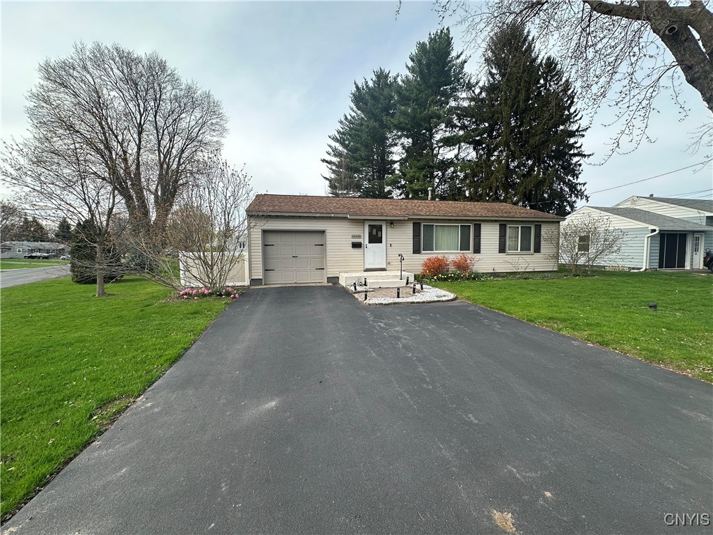 98 Hier Avenue, Clay, New York image 1