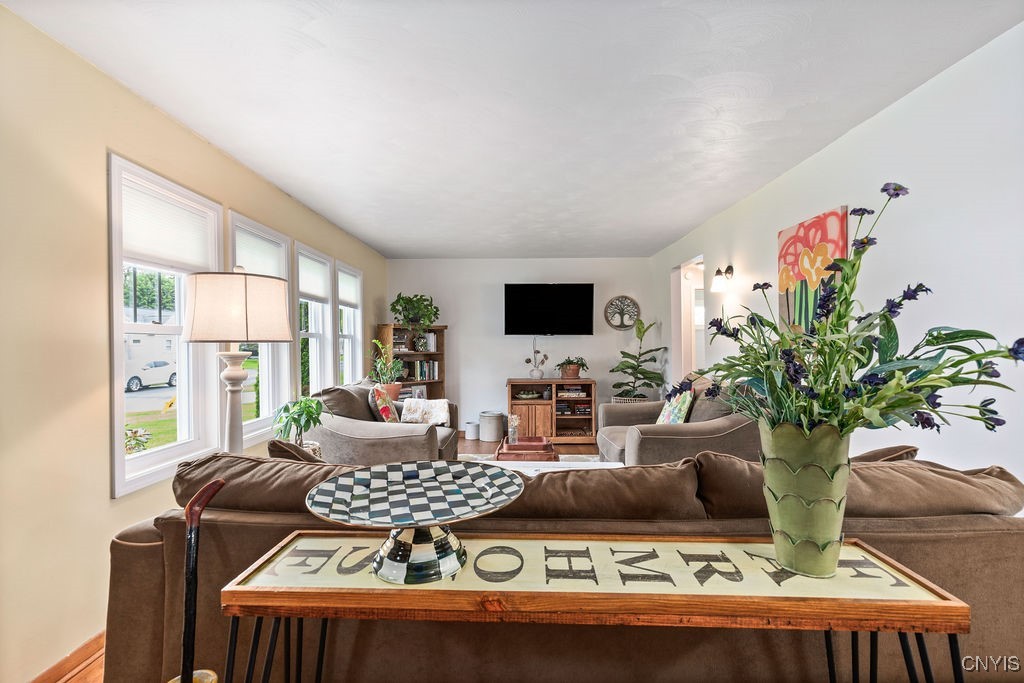 118 Lawdon Street, Clay, New York image 6