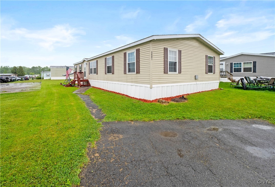 5001 Acton Lane, Clay, New York image 1