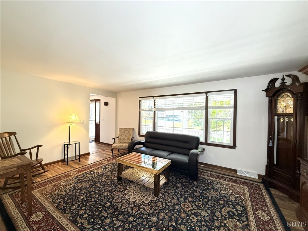 4936 Look Kinney Circle Cir, Clay, New York image 16