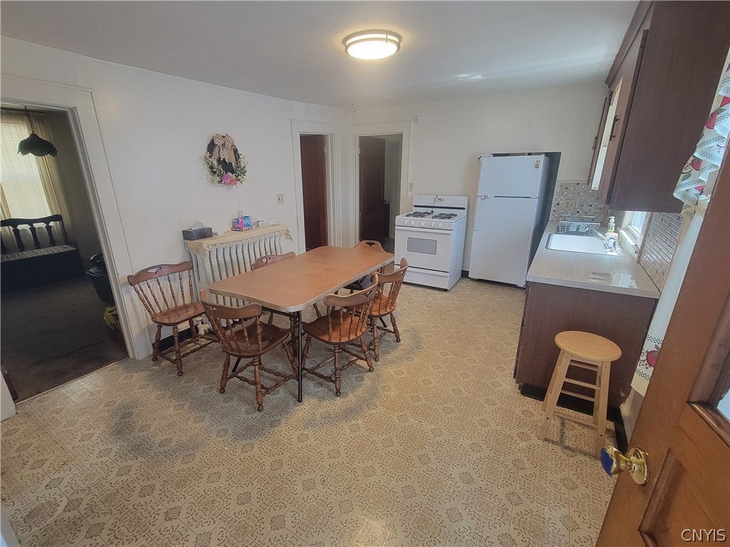 Photo of 606 E Division Street, Syracuse, NY 13208 (MLS # S1704457)