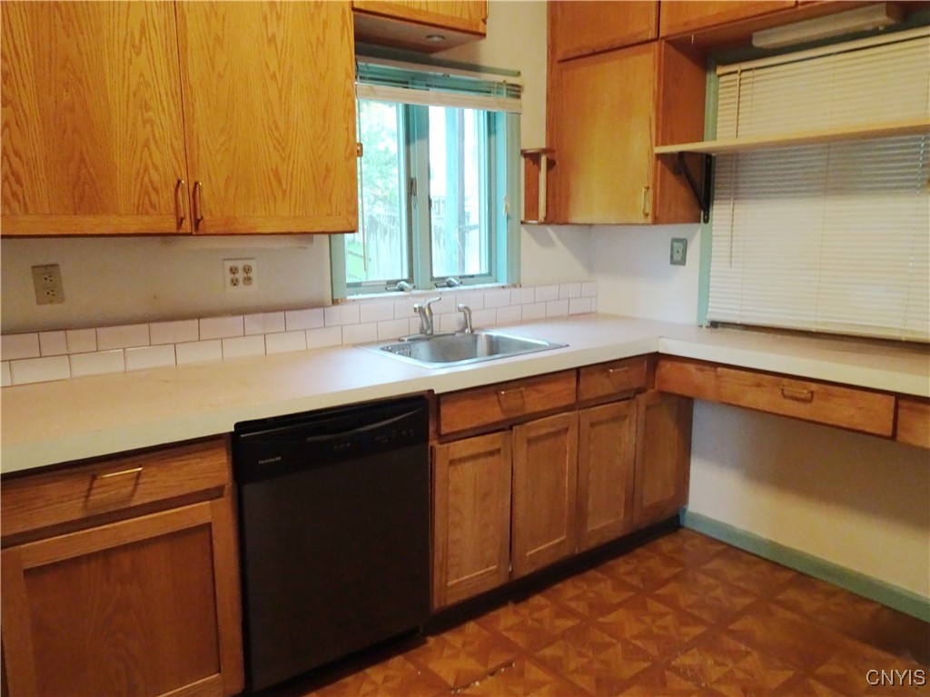 54 Hartford Terrace Ter, New Hartford, New York image 7