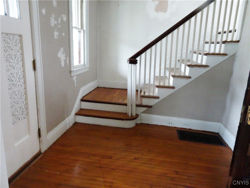 54 Hartford Terrace Ter, New Hartford, New York image 5