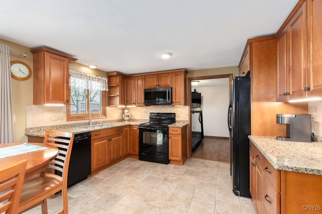 8519 Grandview Drive, Cicero, New York image 3