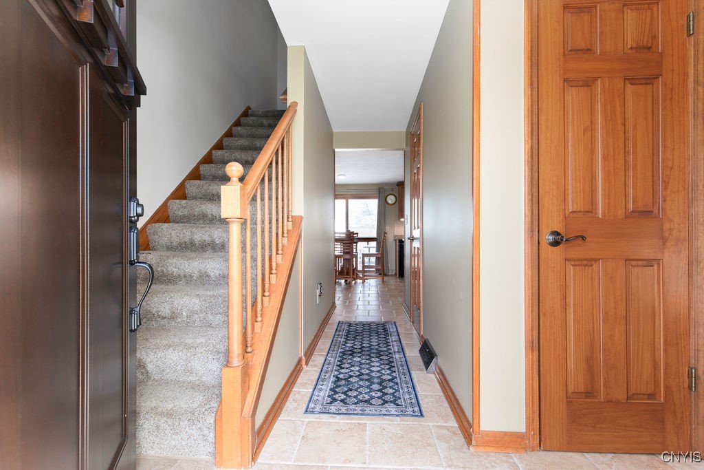 8519 Grandview Drive, Cicero, New York image 2