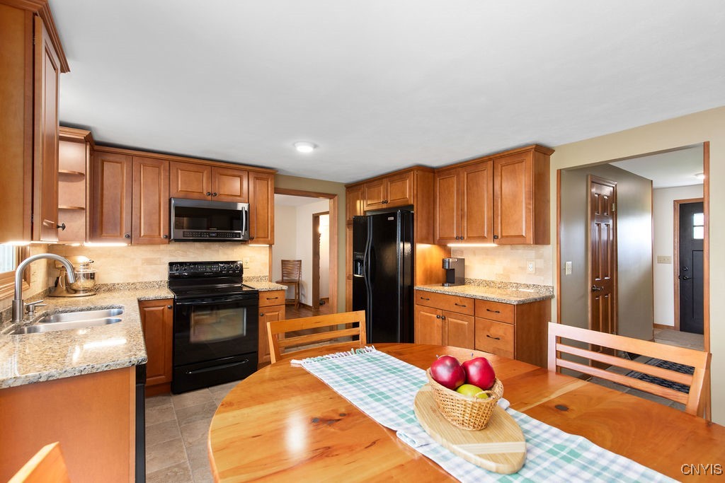 8519 Grandview Drive, Cicero, New York image 7