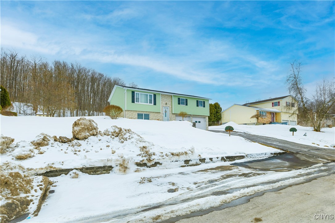 41 Clintonview Boulevard, New Hartford, New York image 2