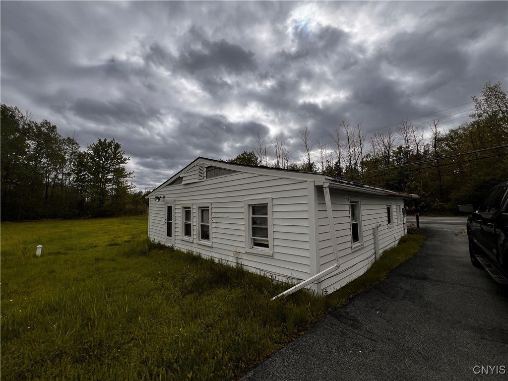 9572 Caughdenoy Road, Clay, New York image 5
