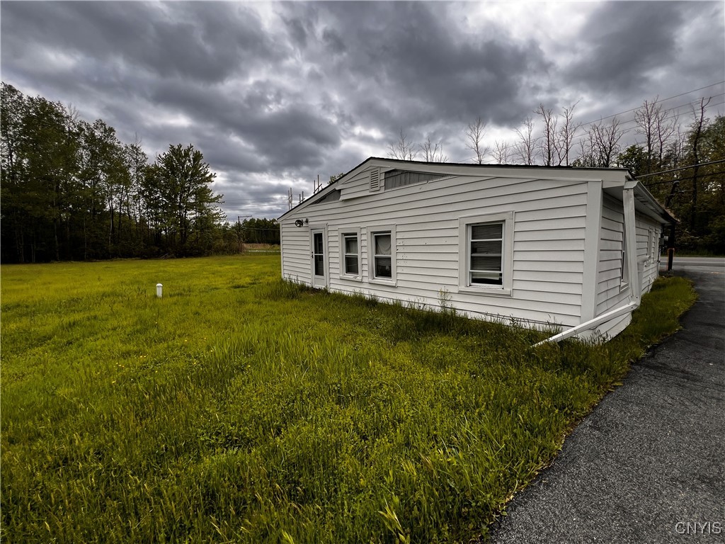 9572 Caughdenoy Road, Clay, New York image 9
