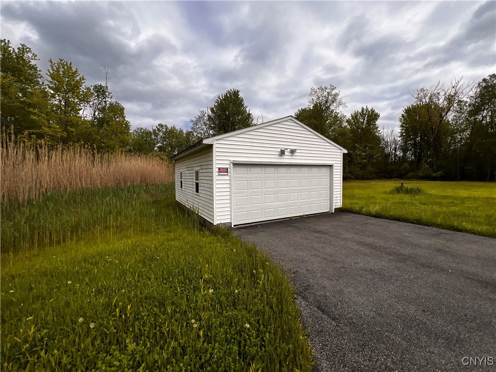 9572 Caughdenoy Road, Clay, New York image 10