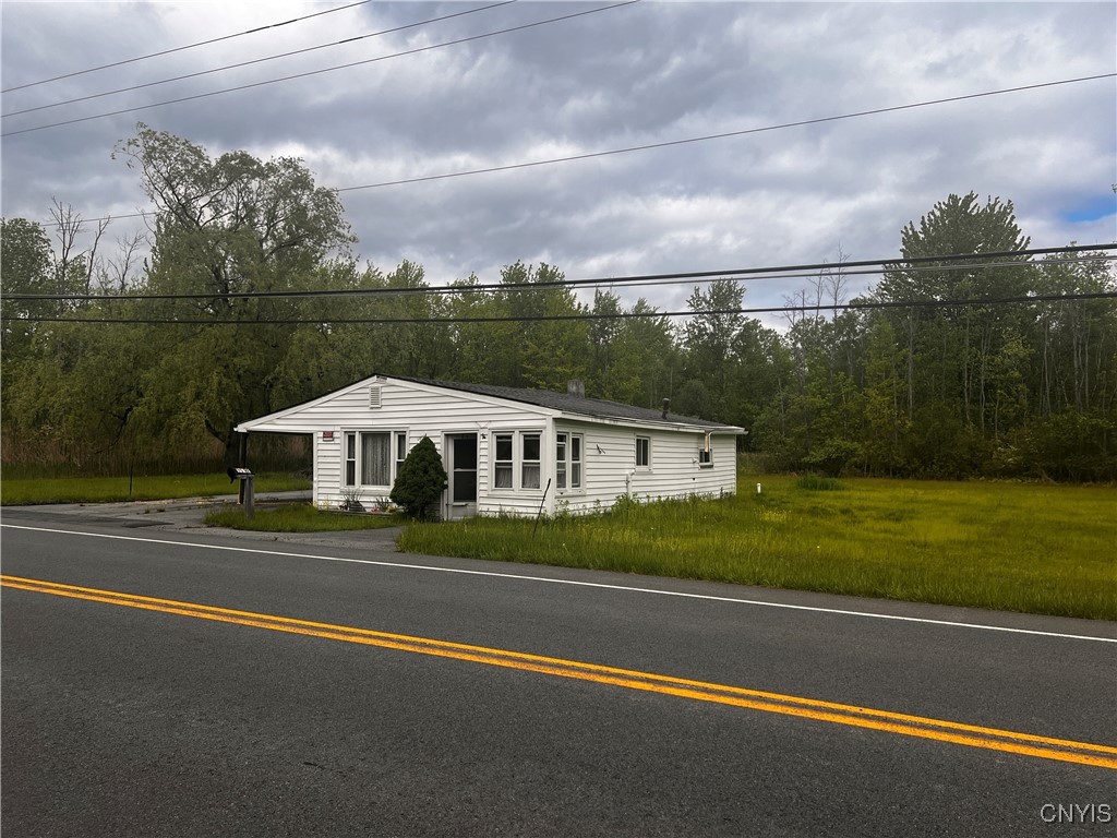 9572 Caughdenoy Road, Clay, New York image 6